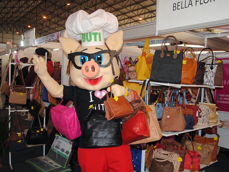 Buti se divertiu no Festival de Compras
